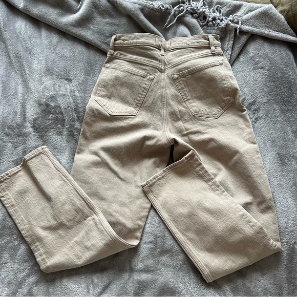 A&F Curve Love Ultra High Rise 90s Straight Jean - Picture 4 of 7